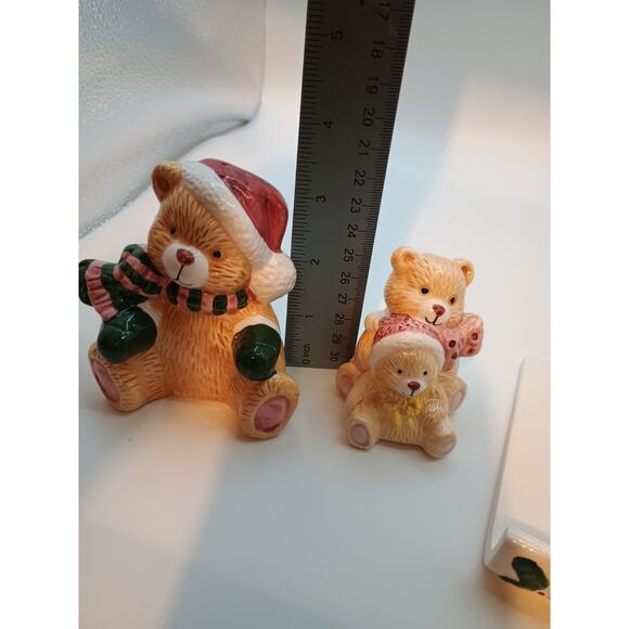 Papa Bear Momma And Baby Bear Christmas Sledding Salt And Pepper Shaker 3 Pieces - Picture 10 of 10
